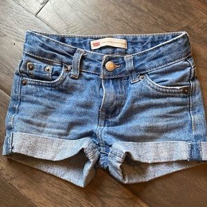 LEVI Girlfriend Shorty Shorts